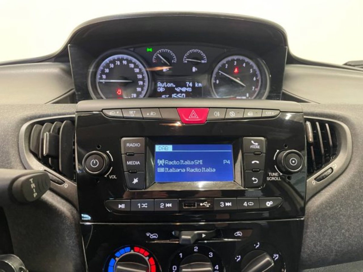 Lancia Ypsilon 1.0 FireFly 5 porte S&S Hybrid Ecochic Silver (10)