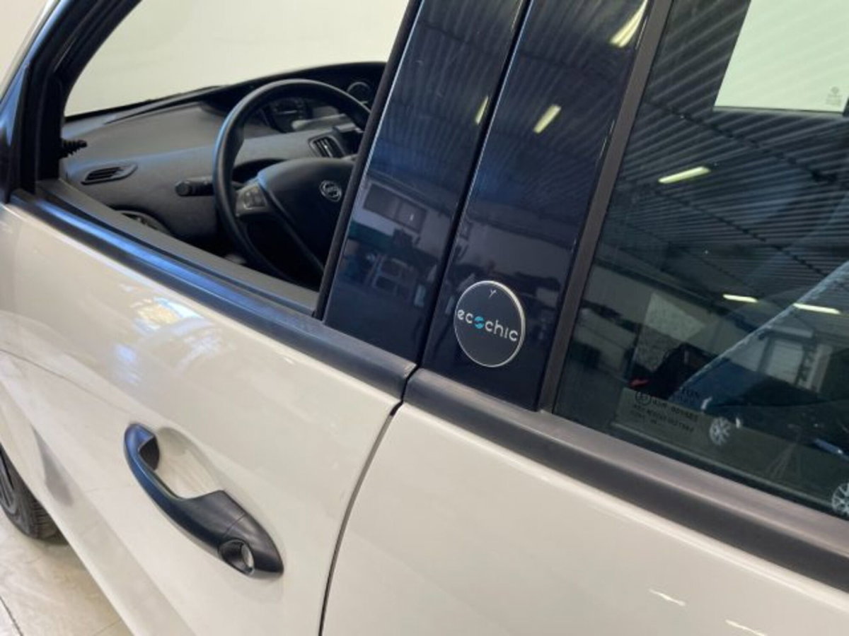Lancia Ypsilon 1.0 FireFly 5 porte S&S Hybrid Ecochic Silver (13)