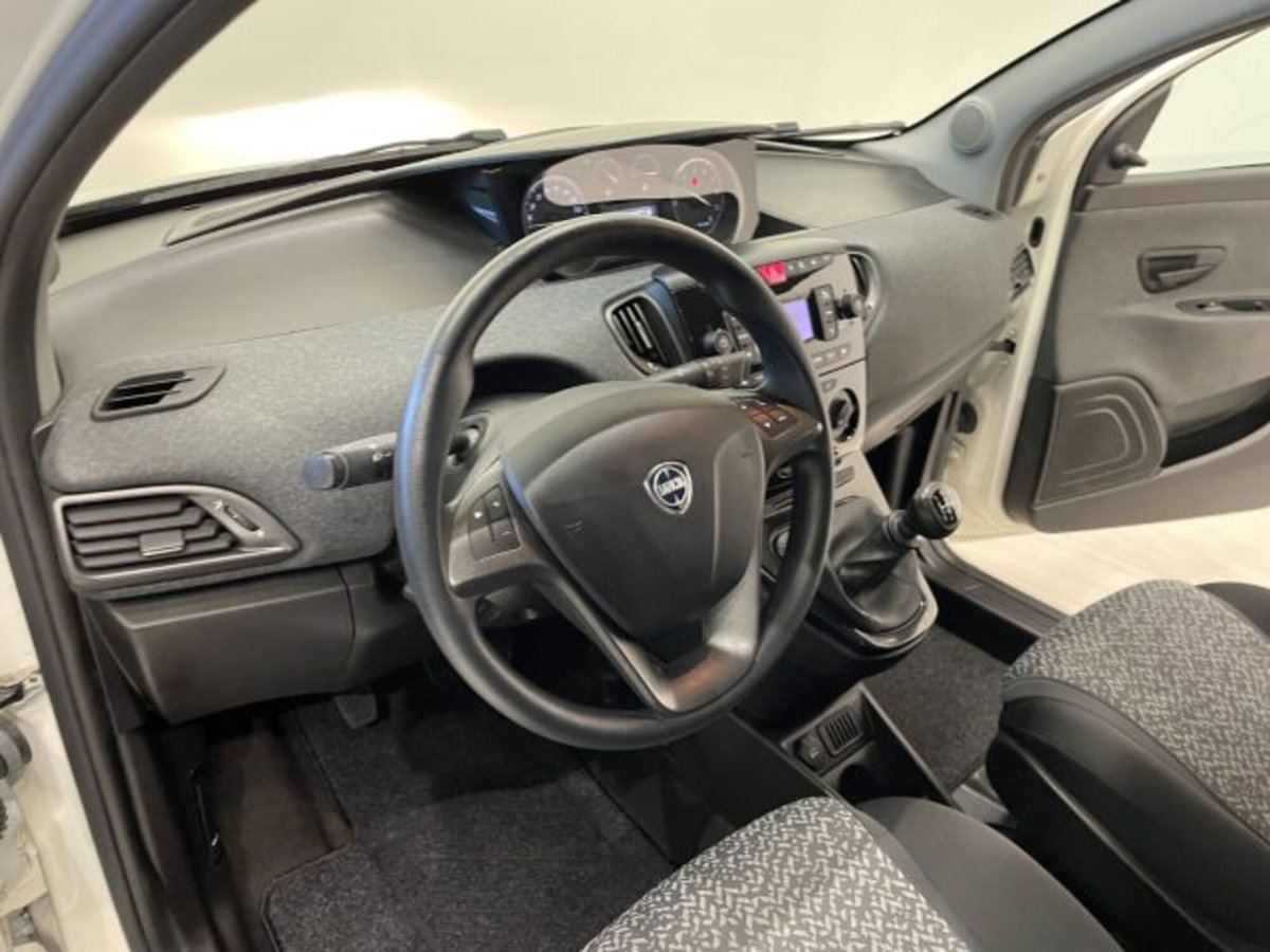 Lancia Ypsilon 1.0 FireFly 5 porte S&S Hybrid Ecochic Silver (15)
