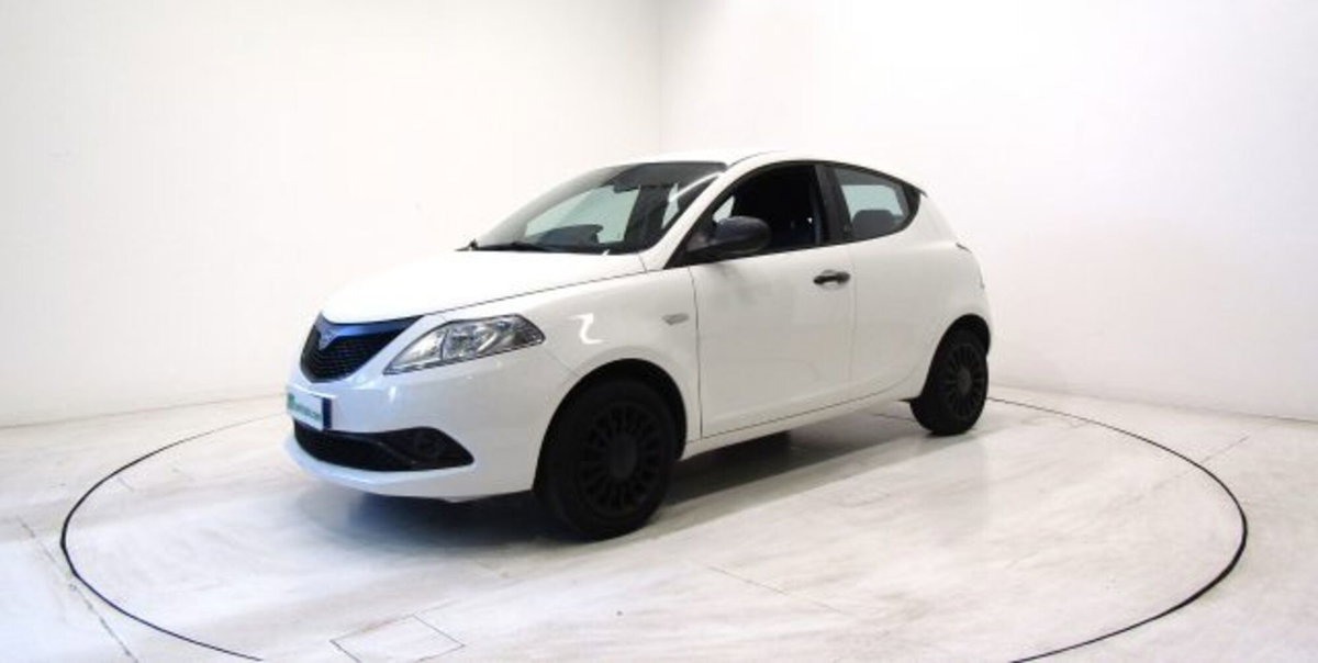 Lancia Ypsilon 1.0 FireFly 5 porte S&S Hybrid Ecochic Silver (16)