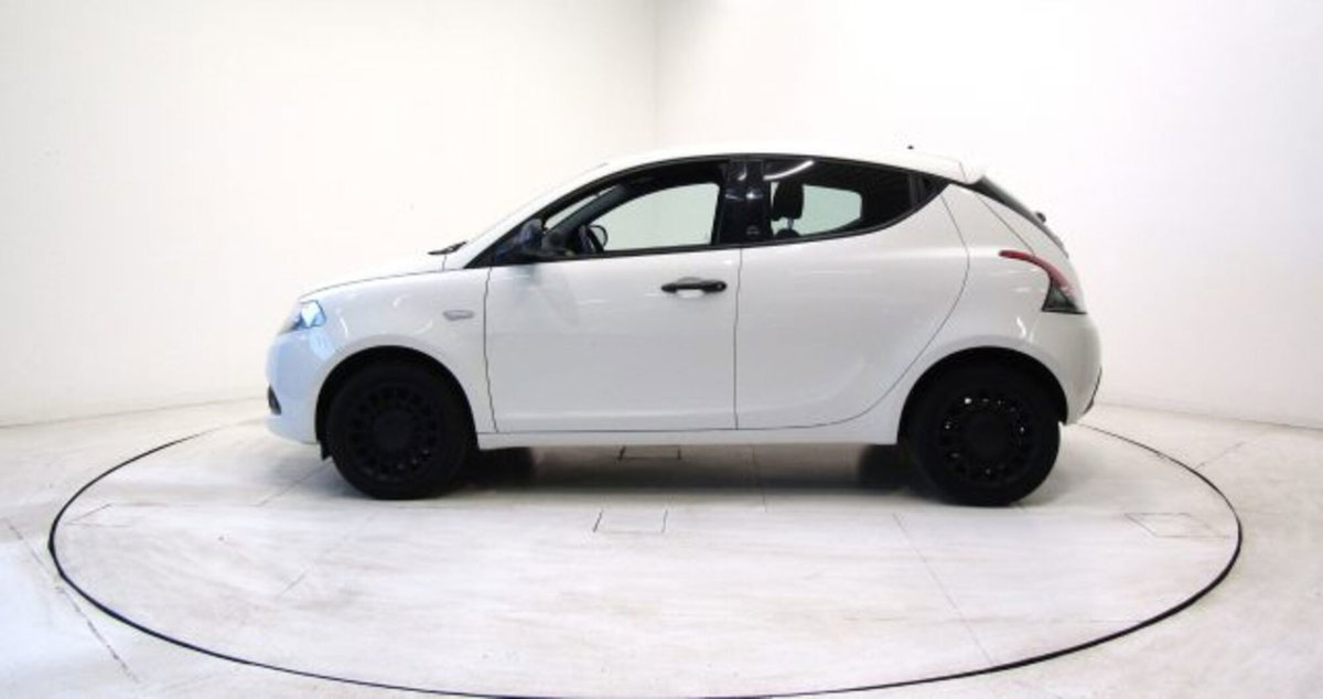 Lancia Ypsilon 1.0 FireFly 5 porte S&S Hybrid Ecochic Silver (18)