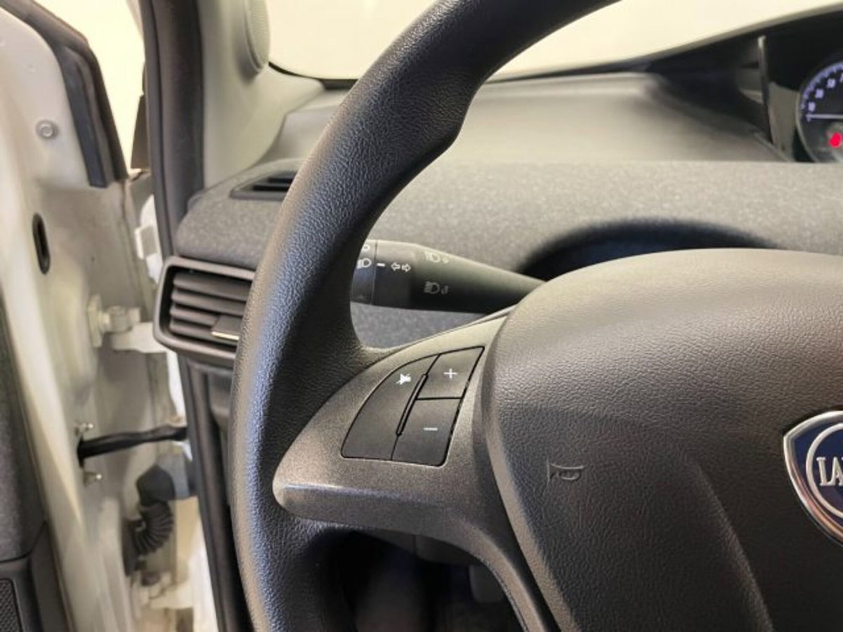 Lancia Ypsilon 1.0 FireFly 5 porte S&S Hybrid Ecochic Silver (19)