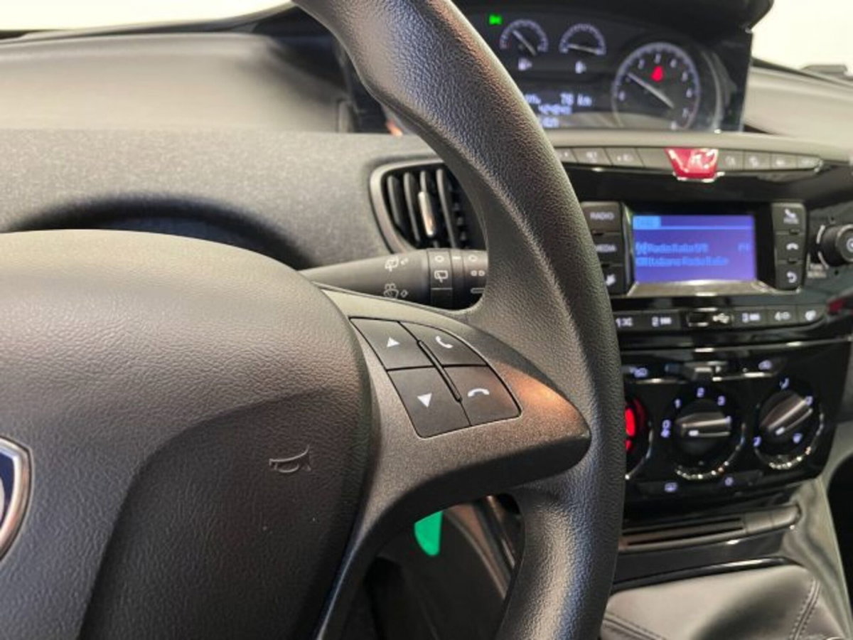Lancia Ypsilon 1.0 FireFly 5 porte S&S Hybrid Ecochic Silver (20)
