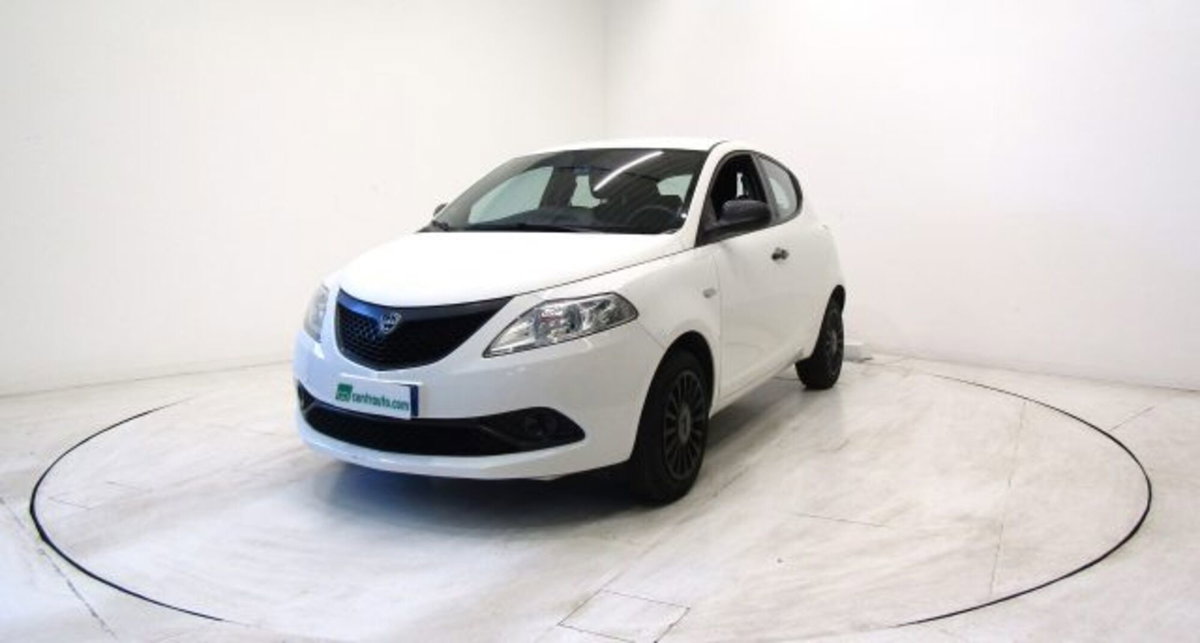 Lancia Ypsilon 1.0 FireFly 5 porte S&S Hybrid Ecochic Silver (3)