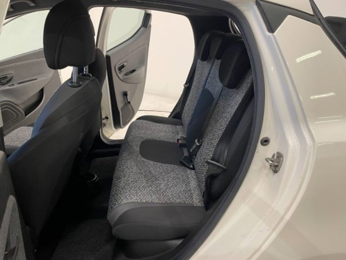 Lancia Ypsilon 1.0 FireFly 5 porte S&S Hybrid Ecochic Silver (7)