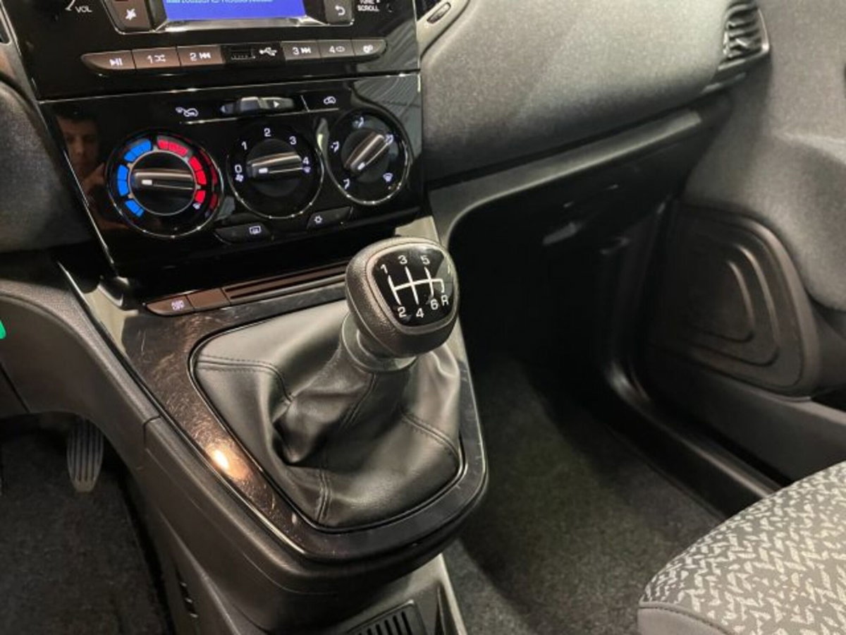 Lancia Ypsilon 1.0 FireFly 5 porte S&S Hybrid Ecochic Silver (8)