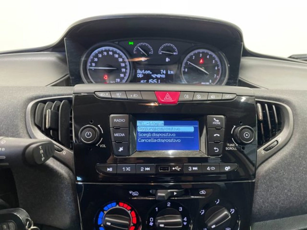 Lancia Ypsilon 1.0 FireFly 5 porte S&S Hybrid Ecochic Silver (9)