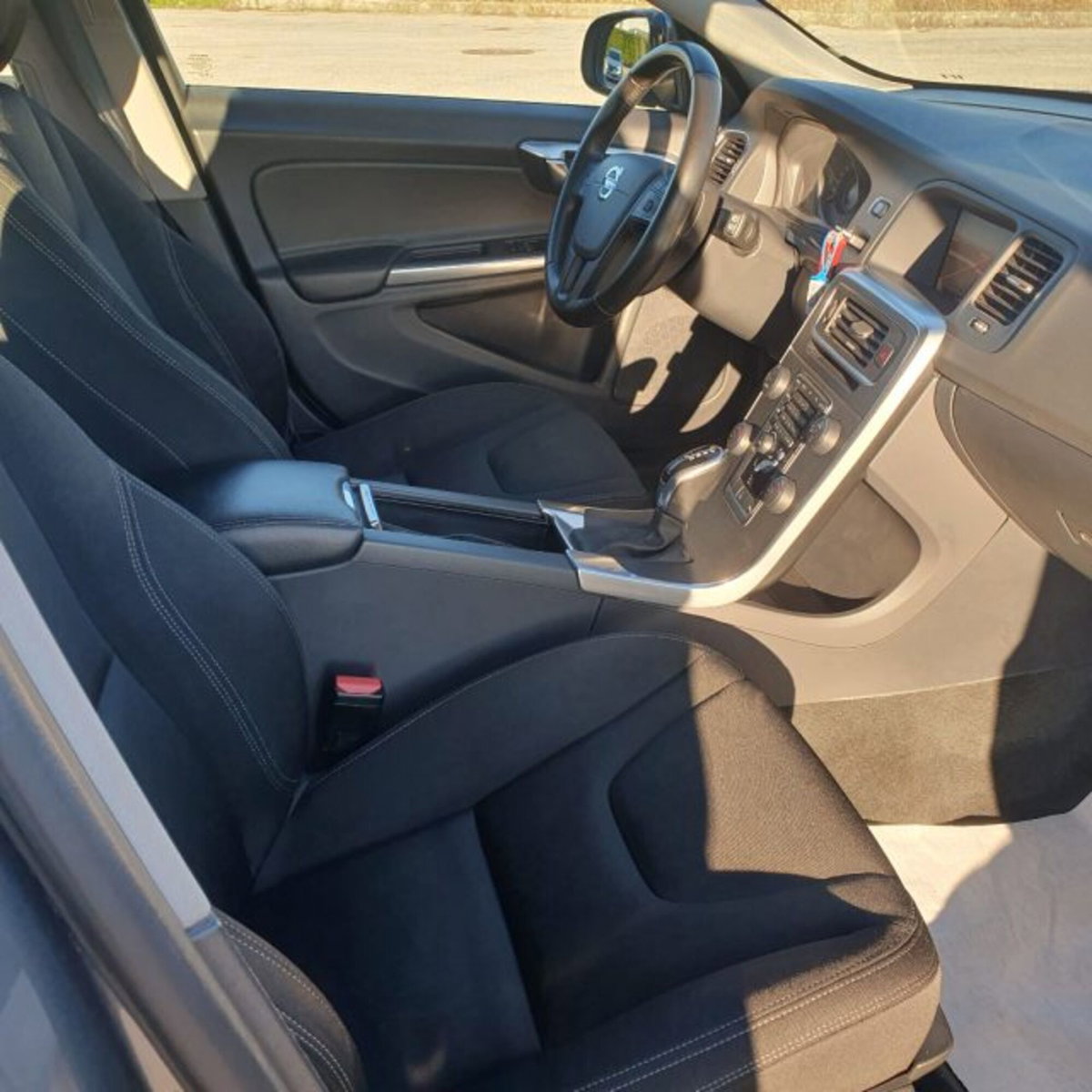 Volvo V60 D2 Geartronic Business (4)
