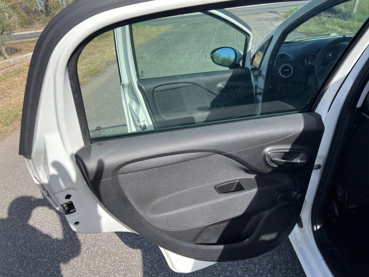 Fiat Punto 1.4 8V 5 porte Natural Power Street (12)