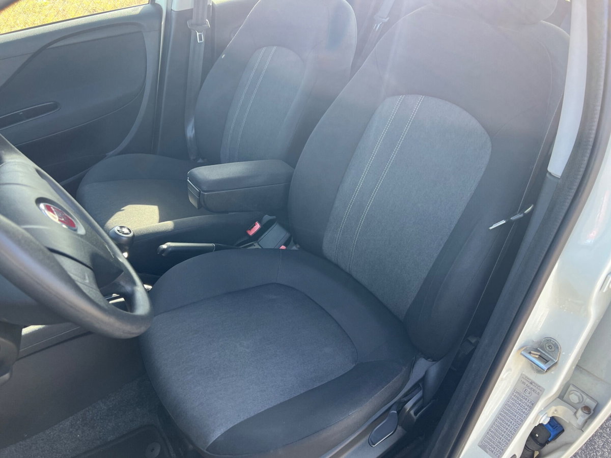 Fiat Punto 1.4 8V 5 porte Natural Power Street (14)