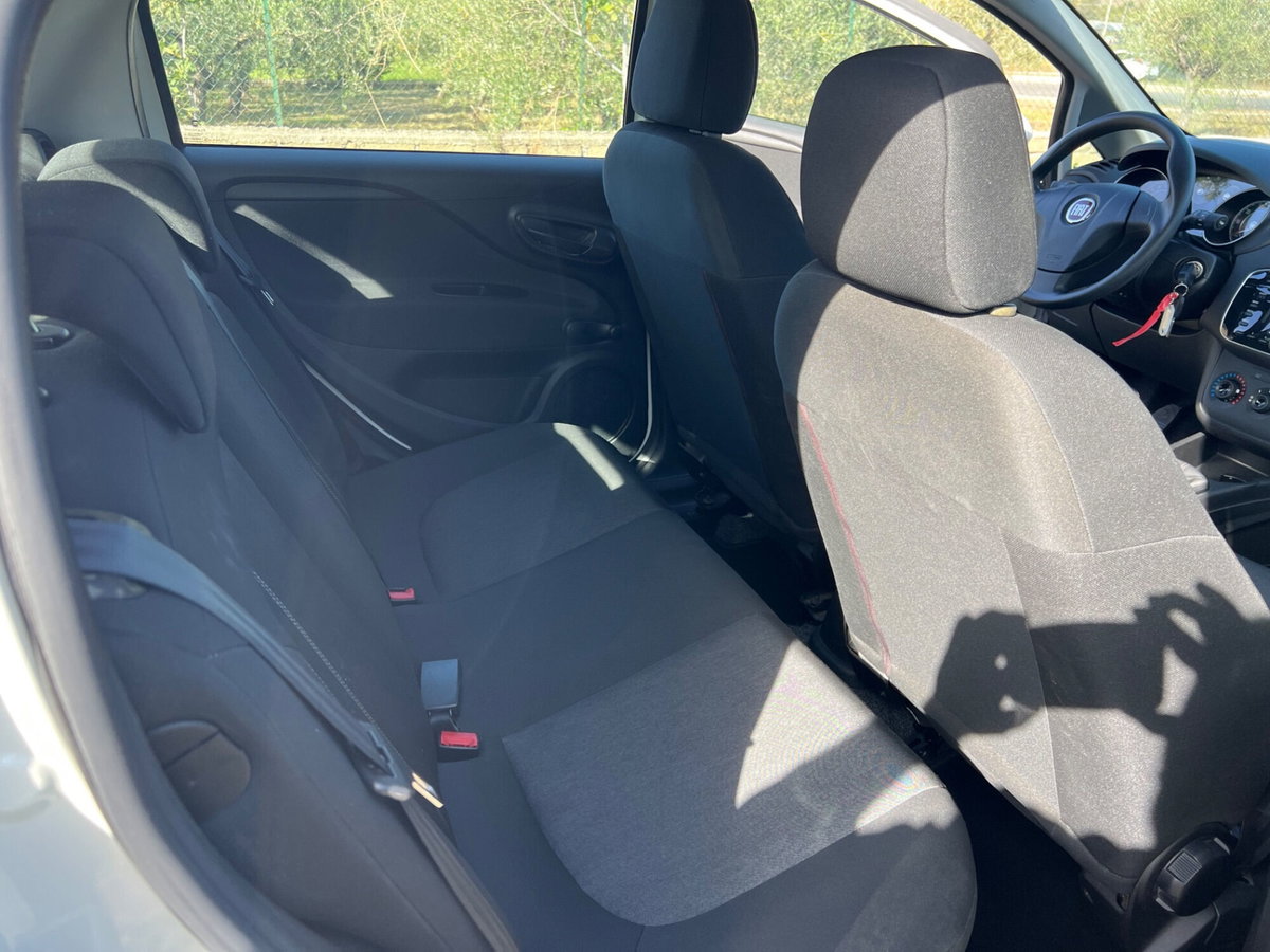Fiat Punto 1.4 8V 5 porte Natural Power Street (17)