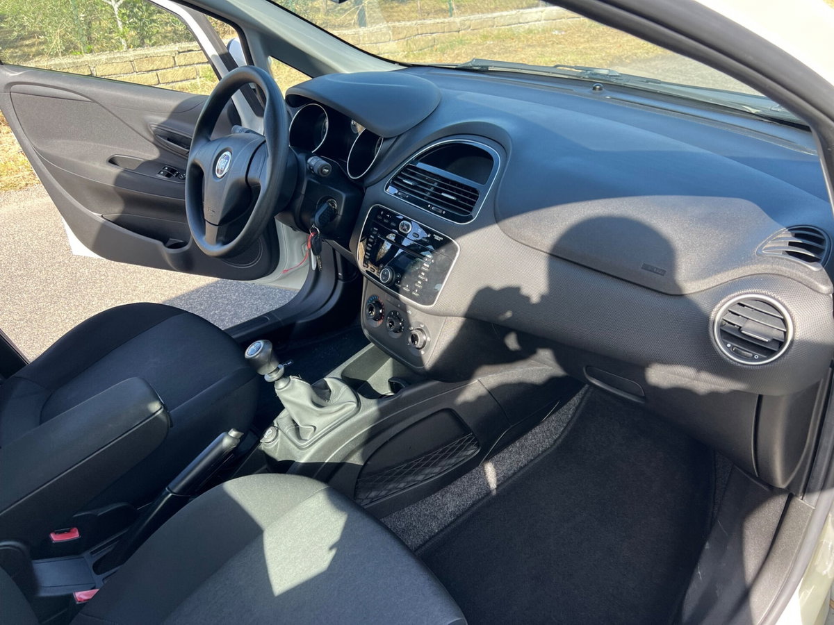 Fiat Punto 1.4 8V 5 porte Natural Power Street (18)
