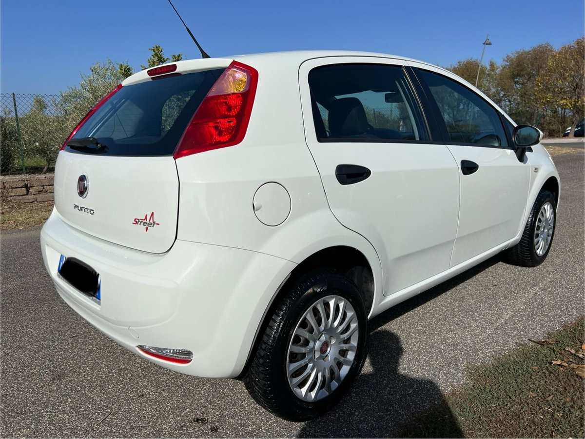 Fiat Punto 1.4 8V 5 porte Natural Power Street (4)