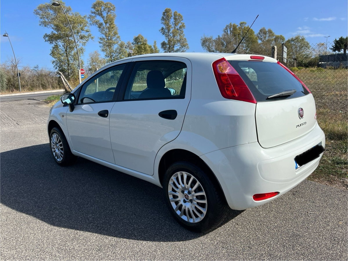 Fiat Punto 1.4 8V 5 porte Natural Power Street (8)