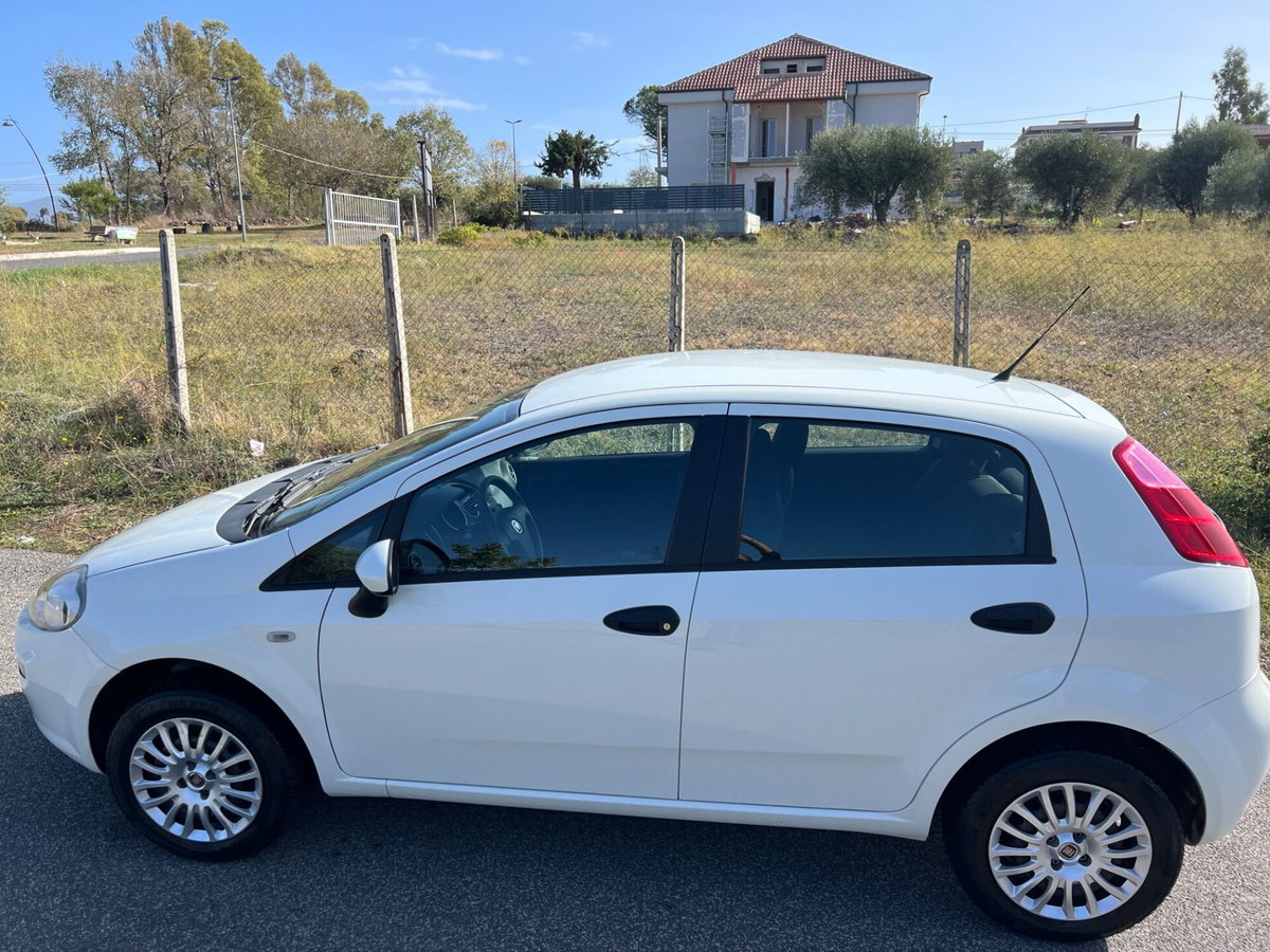 Fiat Punto 1.4 8V 5 porte Natural Power Street (9)