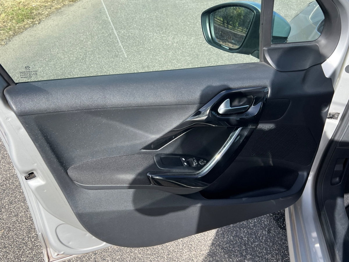 Peugeot 208 82 5 porte Active (17)