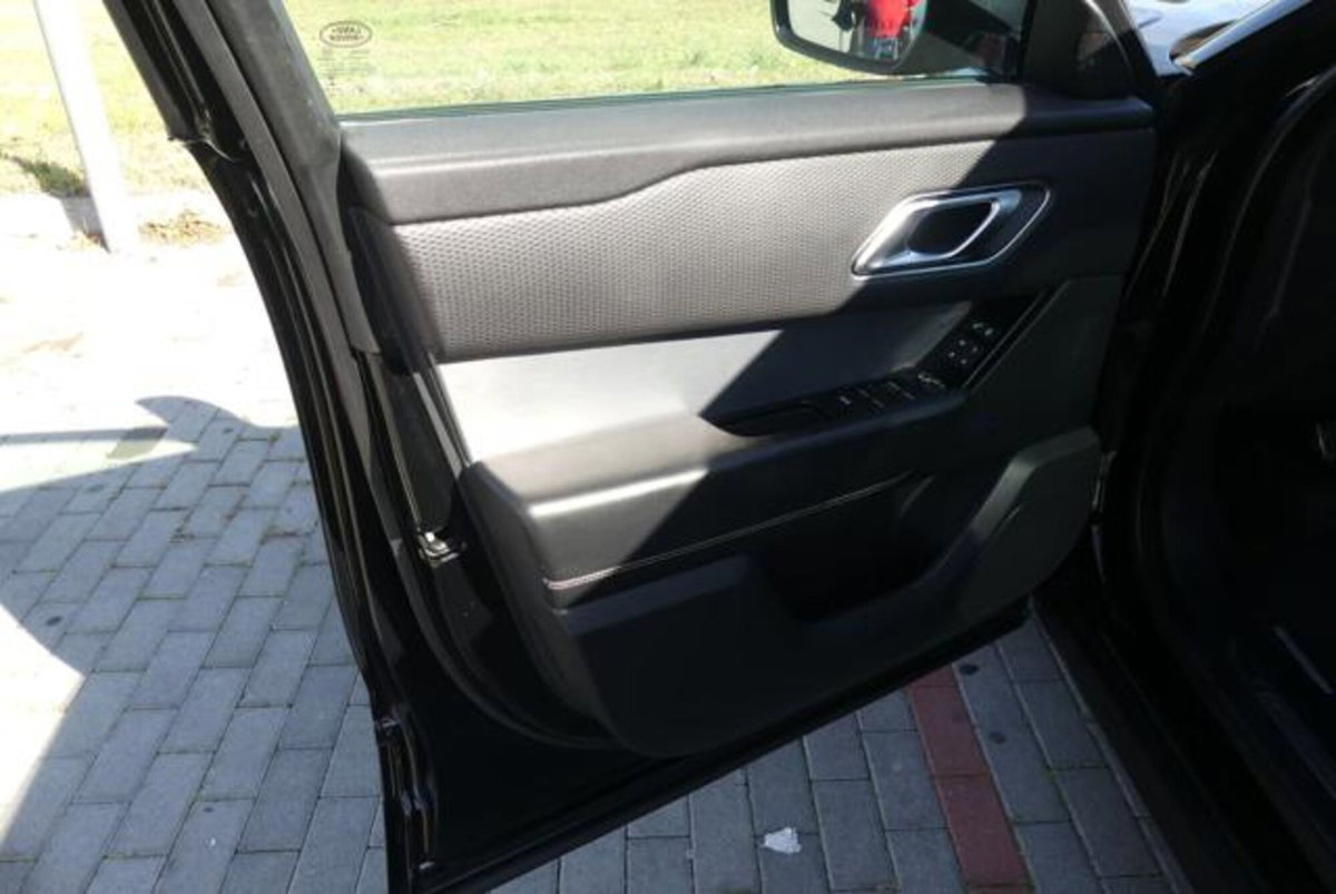 Land Rover Range Rover Velar 2.0D I4 180 CV R-Dynamic SE (17)