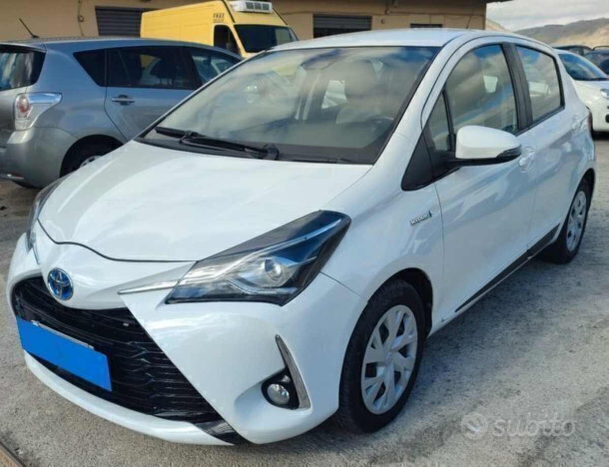 Toyota Yaris 1.5 Hybrid 5 porte Active (2)