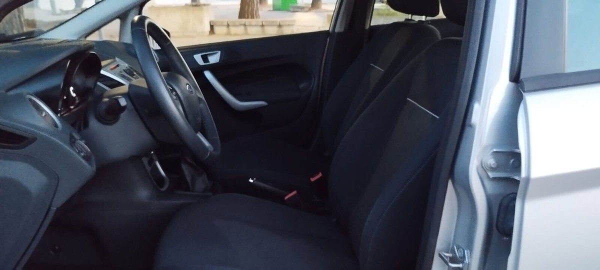 Ford Fiesta 1.2 82 CV 5 porte Titanium (10)