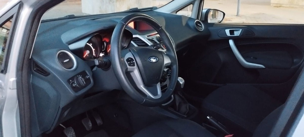 Ford Fiesta 1.2 82 CV 5 porte Titanium (11)