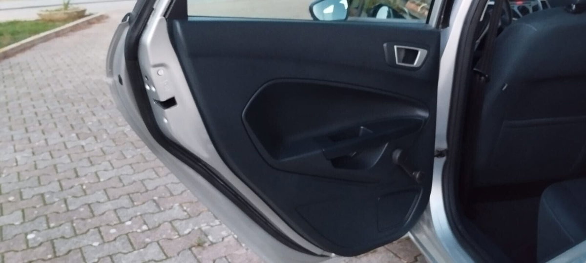 Ford Fiesta 1.2 82 CV 5 porte Titanium (13)