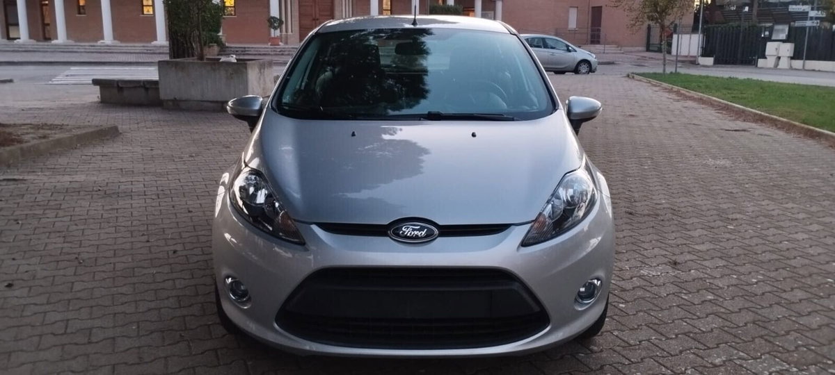 Ford Fiesta 1.2 82 CV 5 porte Titanium (2)