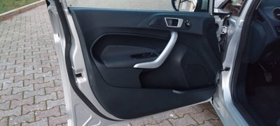 Ford Fiesta 1.2 82 CV 5 porte Titanium (9)