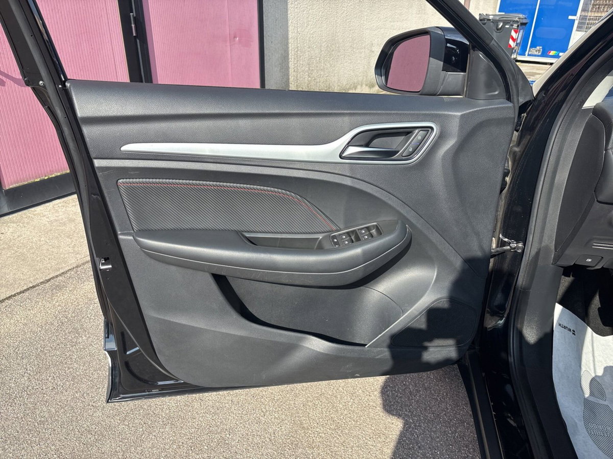 Mg ZS ZS 1.5 Luxury (19)