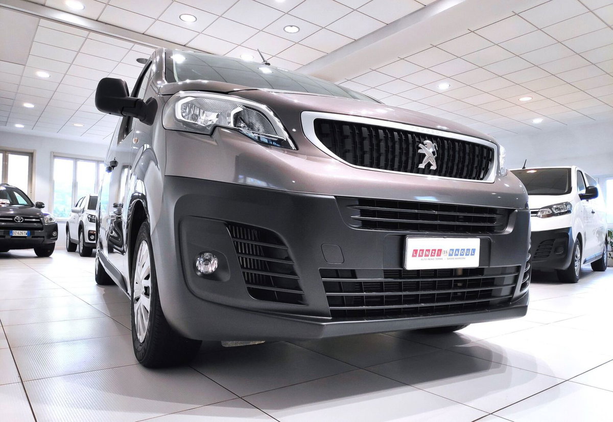 Peugeot Traveller BlueHDi 150 S&S Long Allure (11)