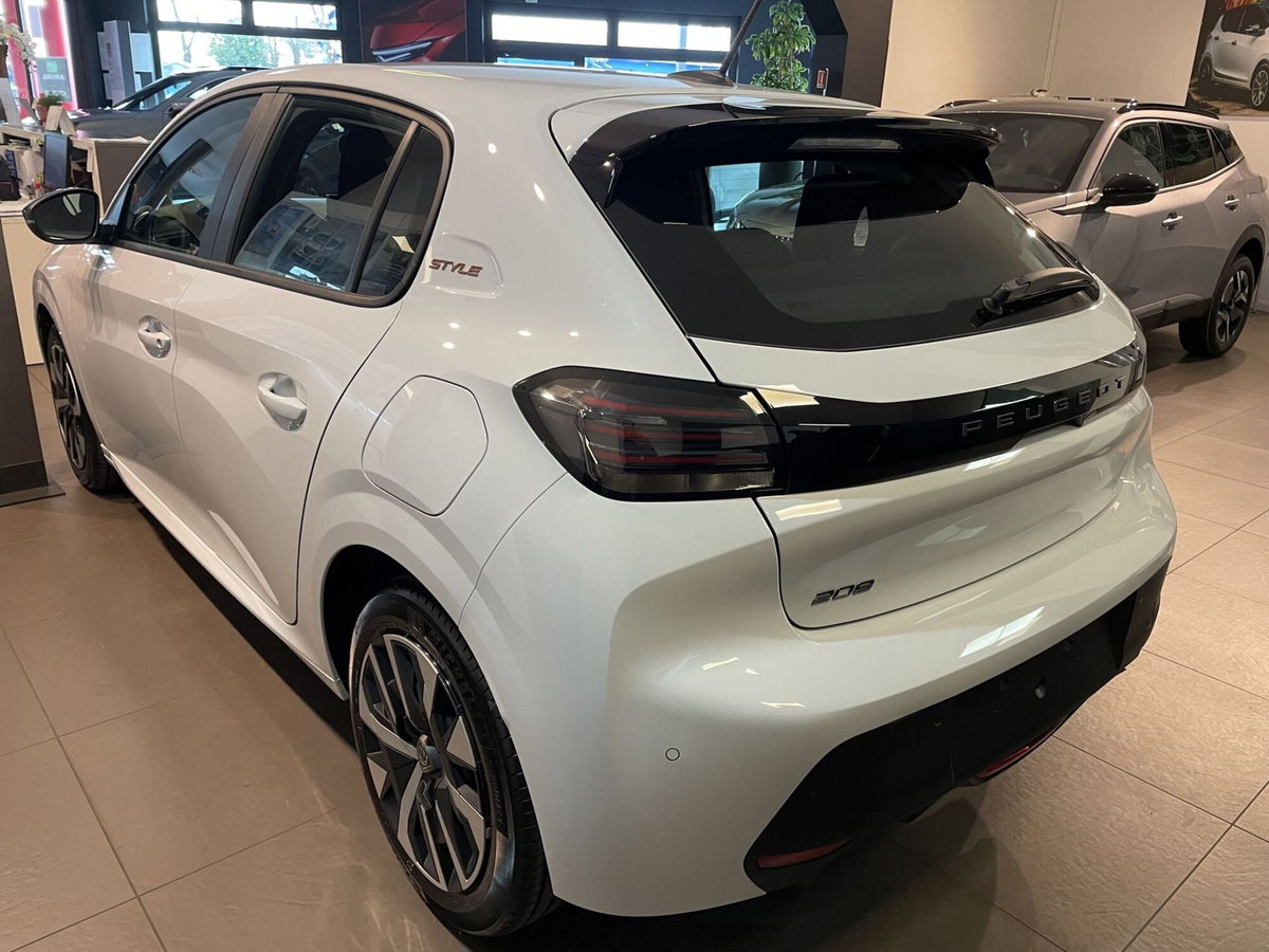 Peugeot 208 PureTech 100 Stop&Start 5 porte GT (2)