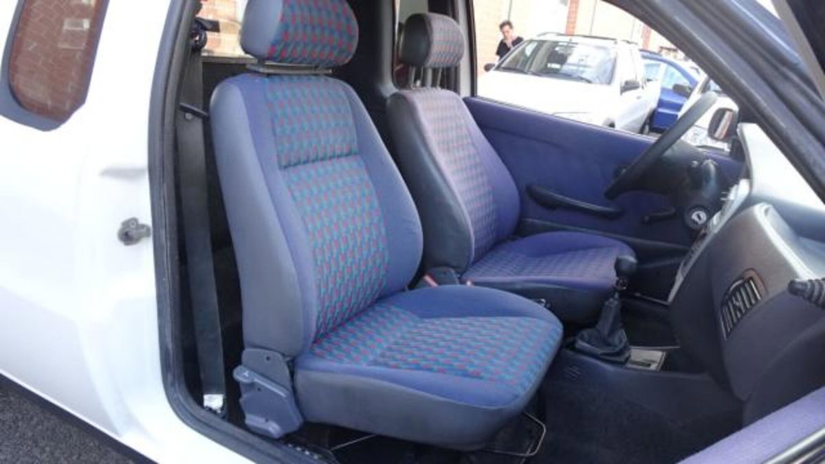 Fiat Strada 1.9 diesel Pick-up (17)