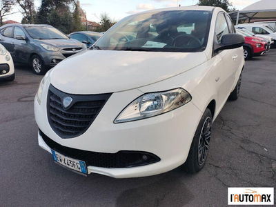 Lancia Ypsilon 1.3 MJT 16V 95 CV 5 porte S&S Silver usata
