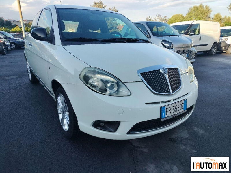 Lancia Ypsilon 1.3 MJT 75 CV Unyca