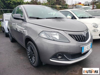 Lancia Ypsilon 1.0 FireFly 5 porte S&S Hybrid Silver Plus usata