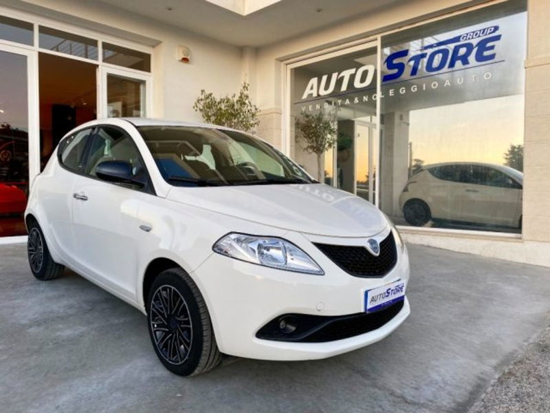 Lancia Ypsilon 1.0 FireFly 5 porte S&S Hybrid Ecochic Gold