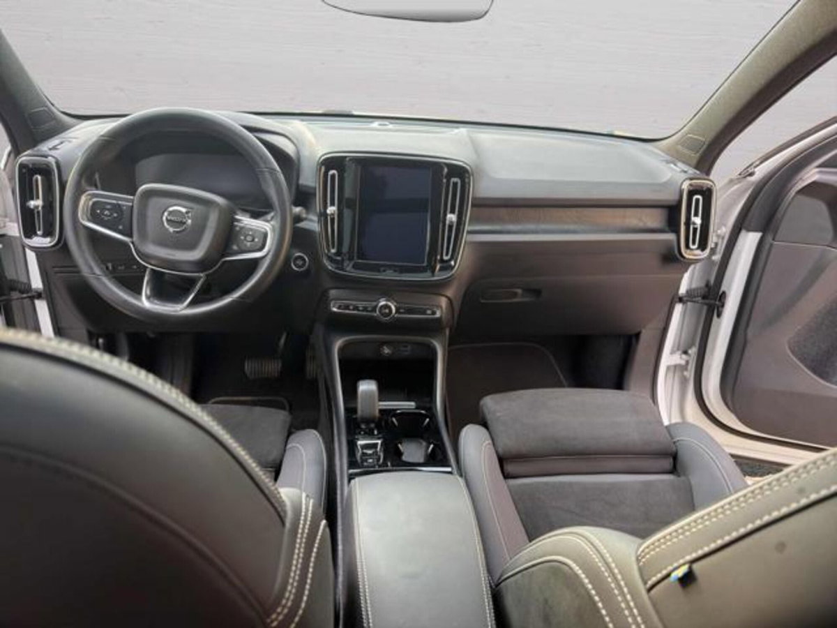 Volvo XC40 T4 Recharge Plug-in Hybrid R-design (7)