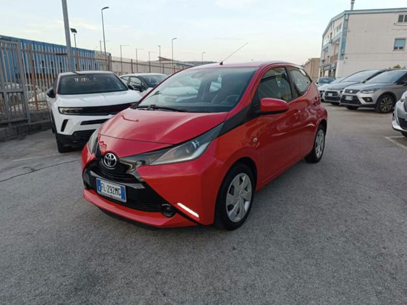 Toyota Aygo 1.0 VVT-i 69 CV 5 porte x-play