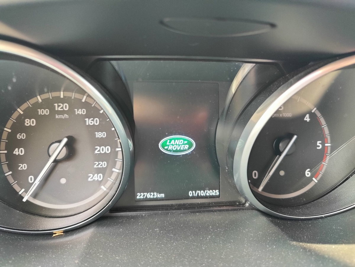 Land Rover Discovery Sport 2.0 TD4 150 CV HSE Luxury (7)