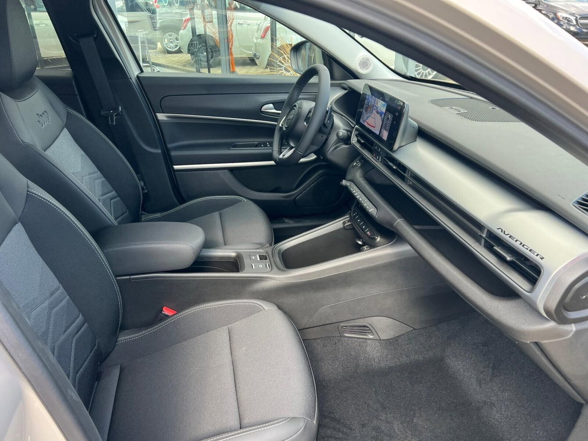 Jeep Avenger 1.2 turbo Summit fwd 100cv (6)