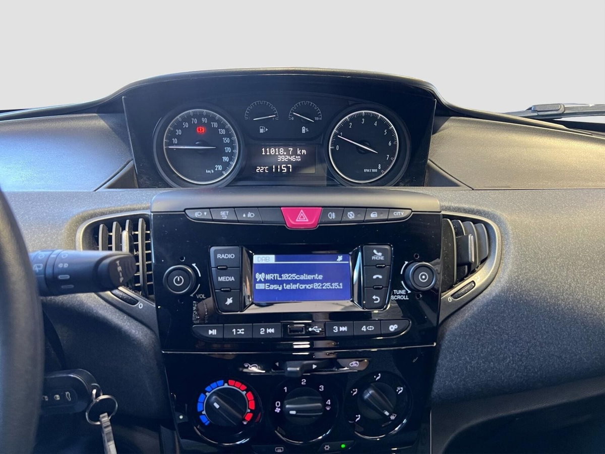 Lancia Ypsilon 1.0 FireFly 5 porte S&S Hybrid Ecochic Silver (10)
