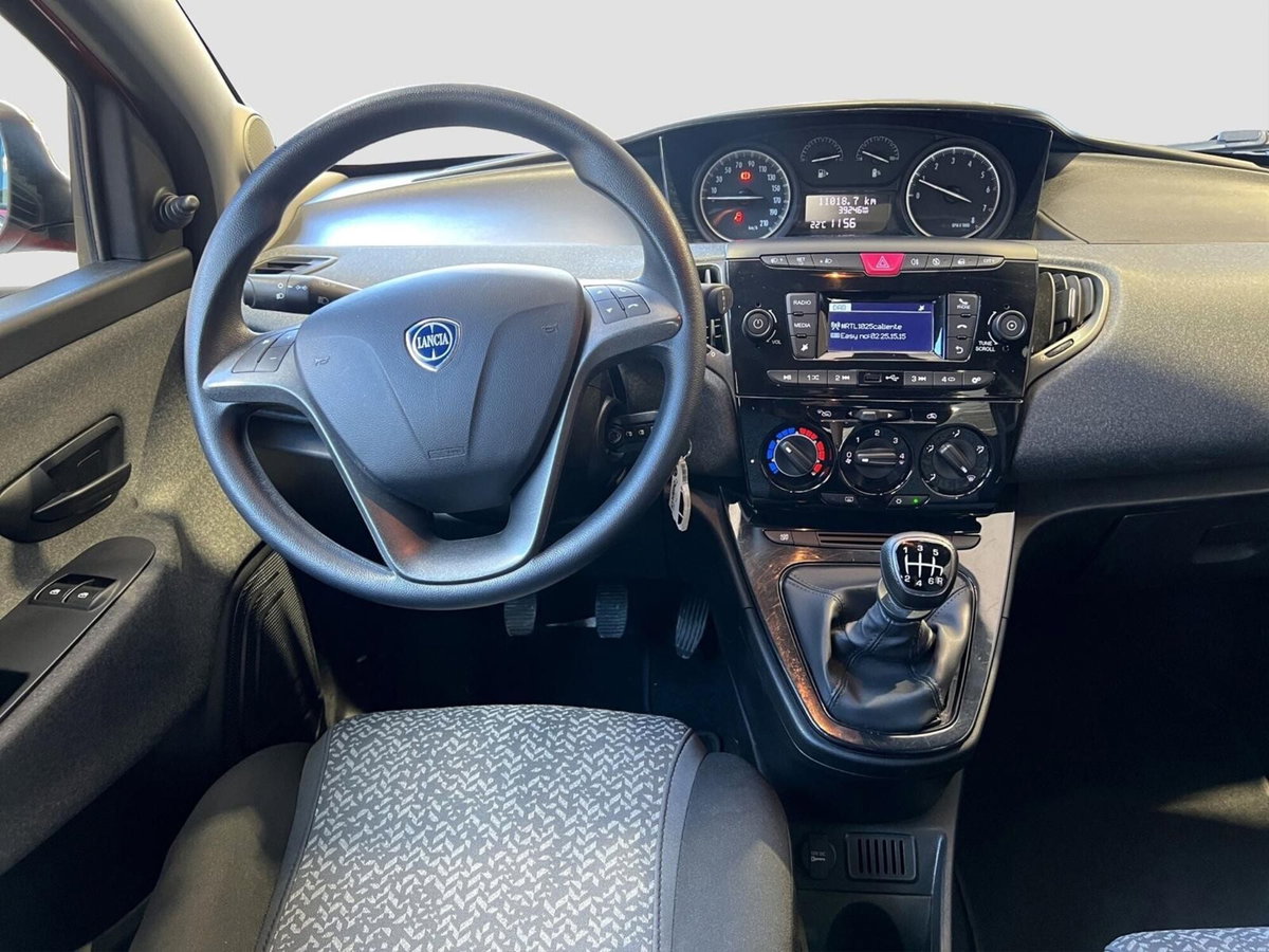 Lancia Ypsilon 1.0 FireFly 5 porte S&S Hybrid Ecochic Silver (13)