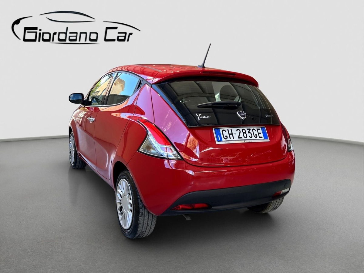 Lancia Ypsilon 1.0 FireFly 5 porte S&S Hybrid Ecochic Silver (5)