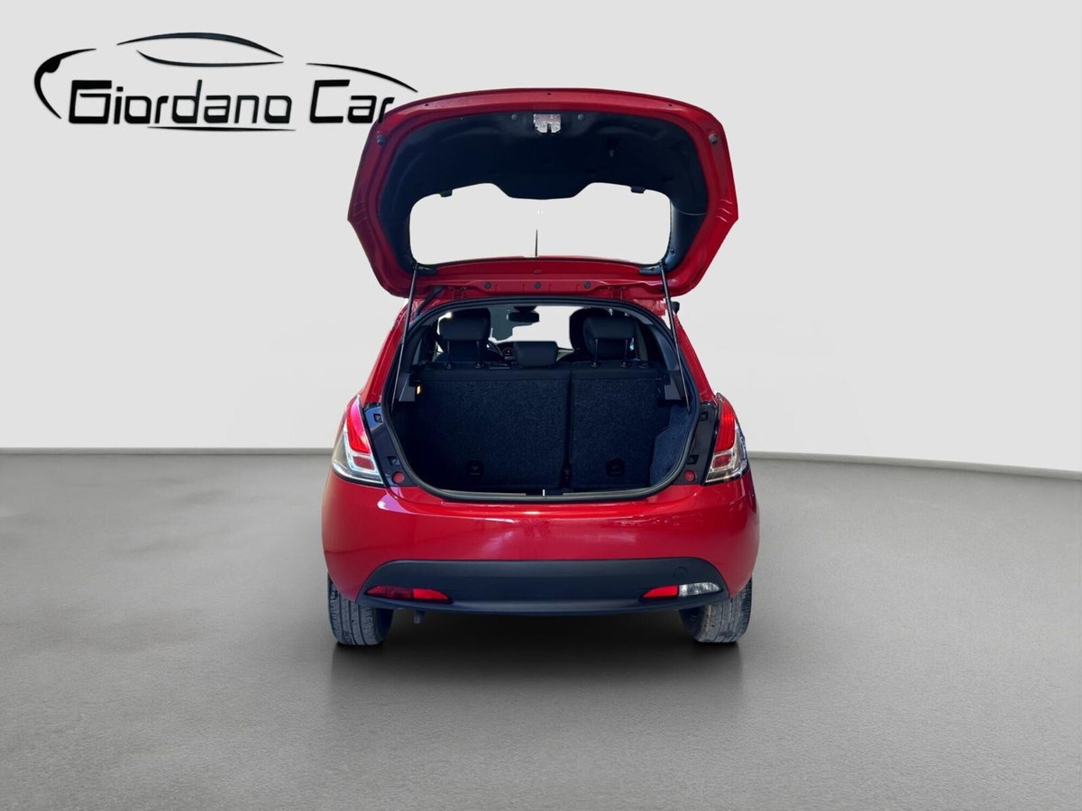 Lancia Ypsilon 1.0 FireFly 5 porte S&S Hybrid Ecochic Silver (8)