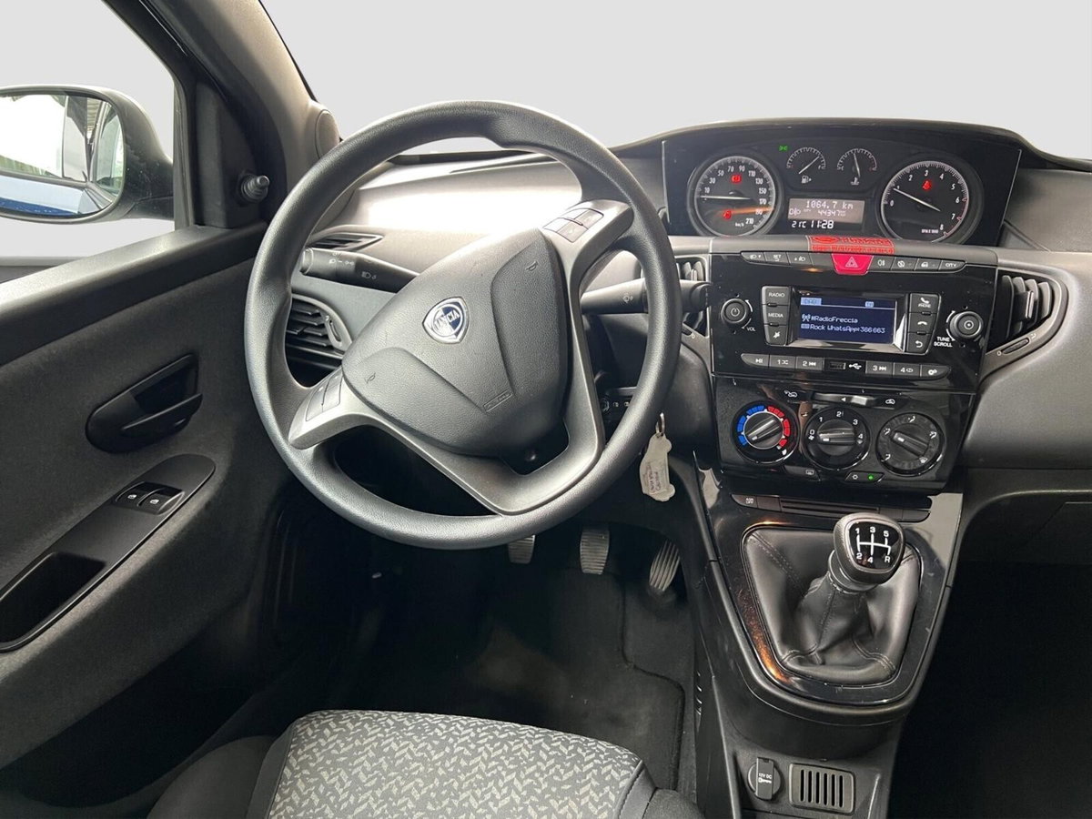 Lancia Ypsilon 1.2 69 CV 5 porte Elefantino Blu (10)