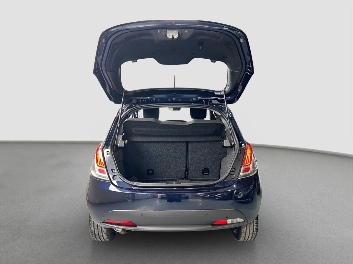 Lancia Ypsilon 1.2 69 CV 5 porte Elefantino Blu (8)