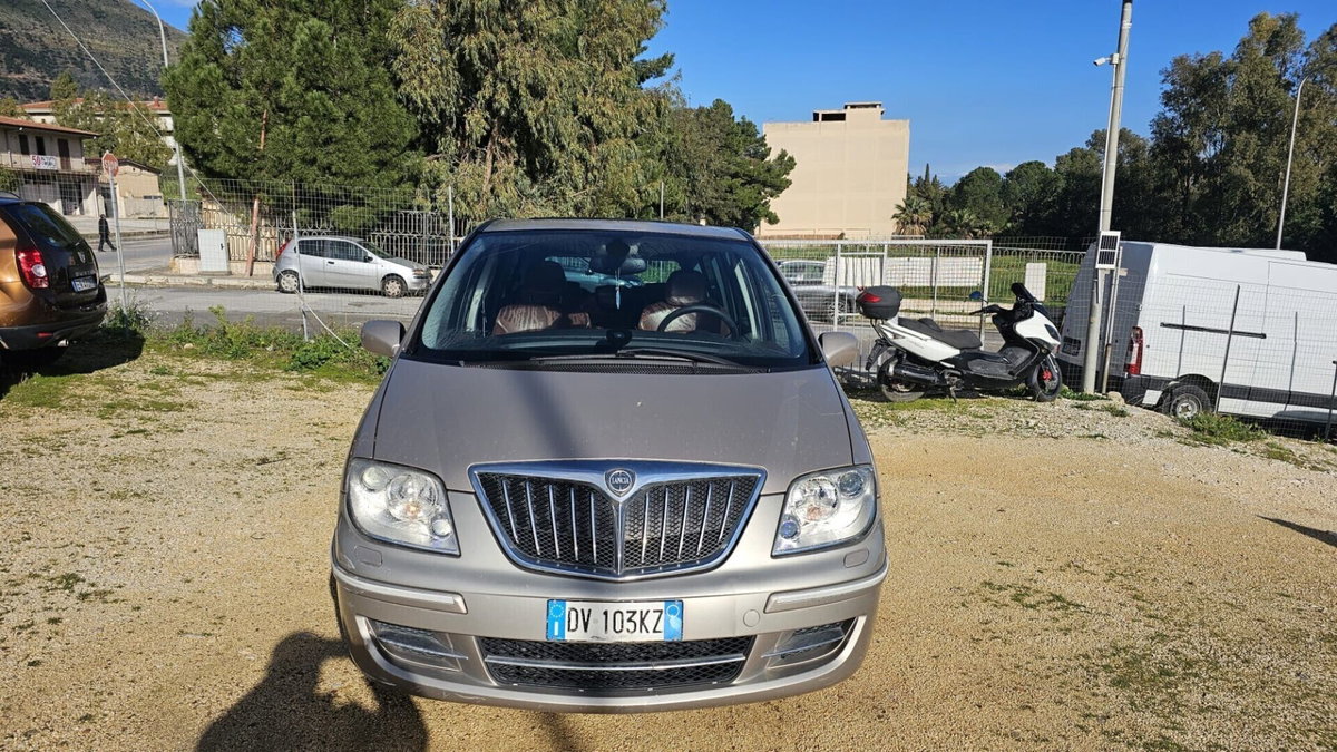 Lancia Phedra MJT Limited Edition