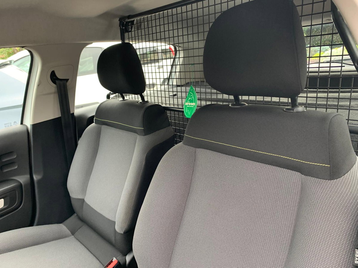 Citroen C3 BlueHDi 100 S&S Van Feel (9)