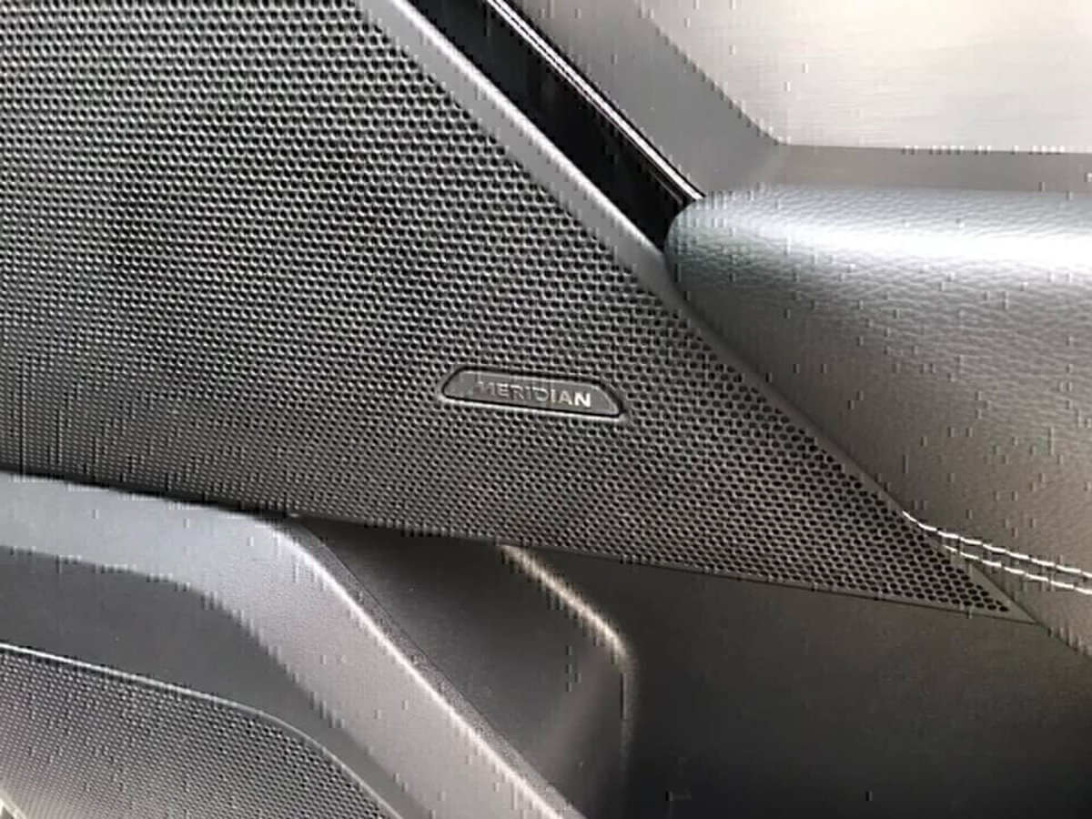 Land Rover Range Rover Velar 2.0D I4 180 CV (20)