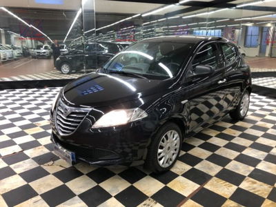 Lancia Ypsilon 1.2 69 CV 5 porte Silver