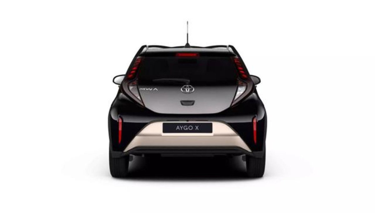 Toyota Aygo X 1.0 Lounge 72cv (11)